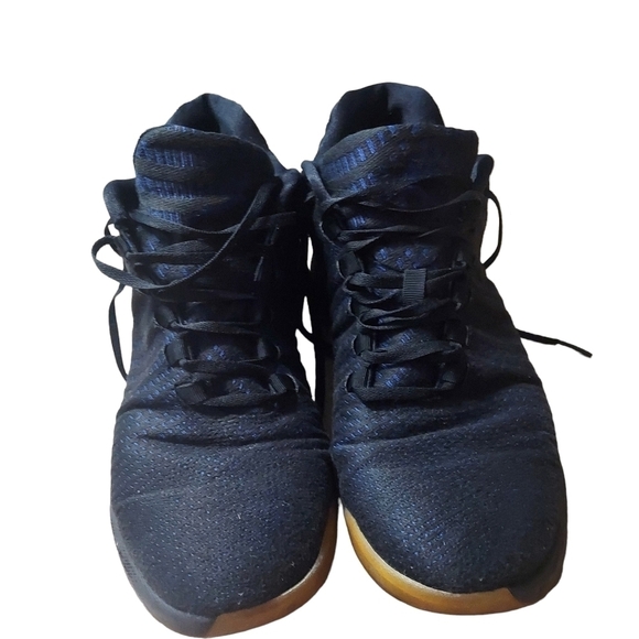 11 Jordan navy and black sneaker - Picture 5 of 8